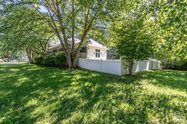 15 Brookshire Court, Amherst, NY 14051