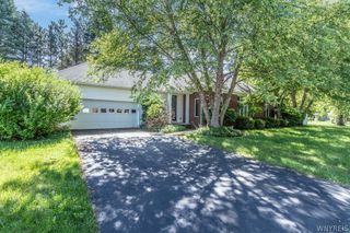 15 Brookshire Court, Amherst, NY 14051