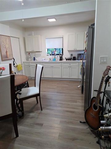 711 Beacom Blvd 4, Miami, FL 33135