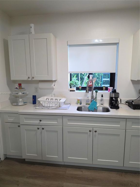 711 Beacom Blvd 4, Miami, FL 33135
