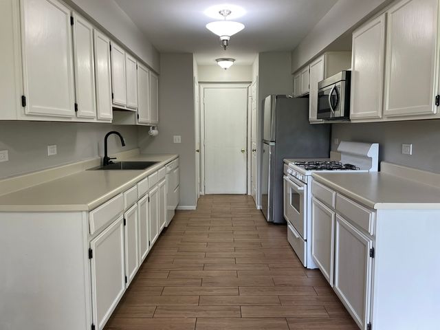 462 Village Creek Drive 462, Lake In The Hills, IL 60156