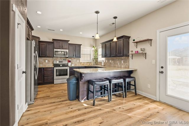 3016 Garden Villa Drive, Jeffersonville, IN 47130