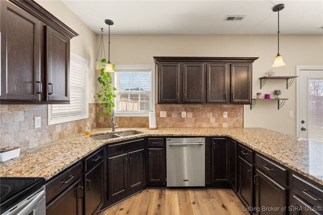 3016 Garden Villa Drive, Jeffersonville, IN 47130