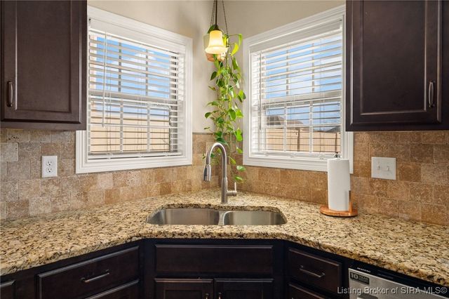 3016 Garden Villa Drive, Jeffersonville, IN 47130