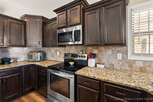 3016 Garden Villa Drive, Jeffersonville, IN 47130