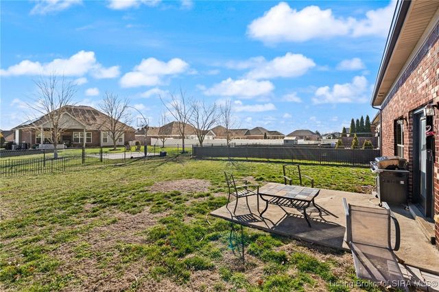 3016 Garden Villa Drive, Jeffersonville, IN 47130