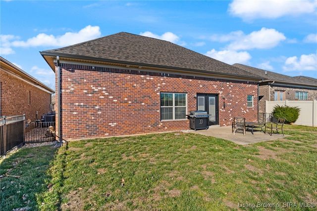 3016 Garden Villa Drive, Jeffersonville, IN 47130