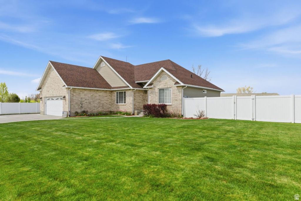 1075 DOUBLE EAGLE CIR, Preston, ID 83263