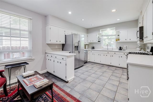 18 E 61st Street, Savannah, GA 31405