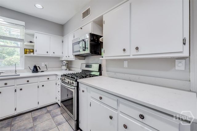 18 E 61st Street, Savannah, GA 31405