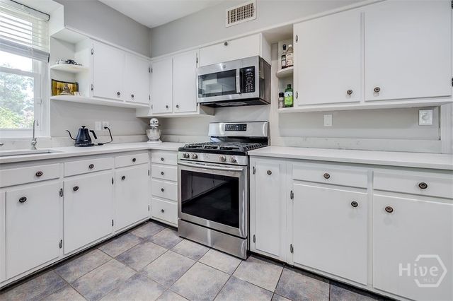 18 E 61st Street, Savannah, GA 31405