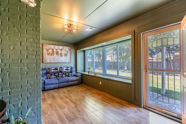 1505 Williamsburg Court, Ennis, TX 75119