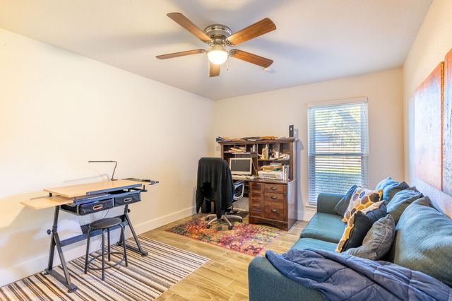 1505 Williamsburg Court, Ennis, TX 75119