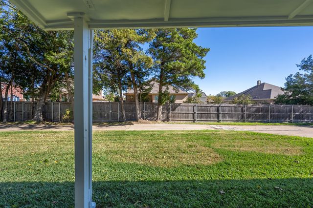 1505 Williamsburg Court, Ennis, TX 75119