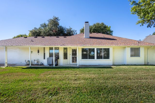 1505 Williamsburg Court, Ennis, TX 75119