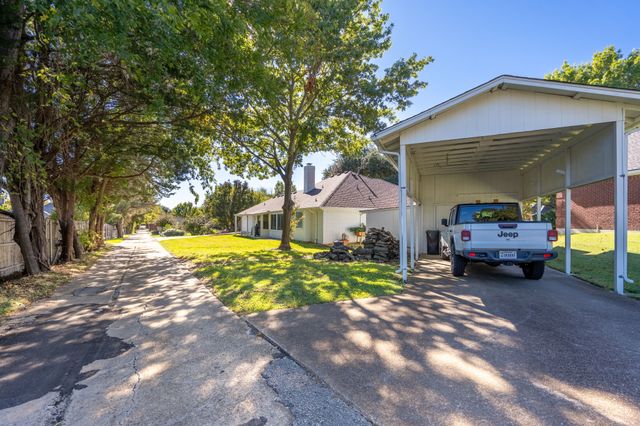 1505 Williamsburg Court, Ennis, TX 75119