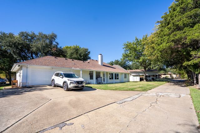 1505 Williamsburg Court, Ennis, TX 75119
