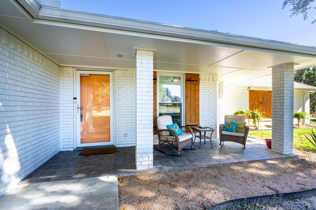 1505 Williamsburg Court, Ennis, TX 75119