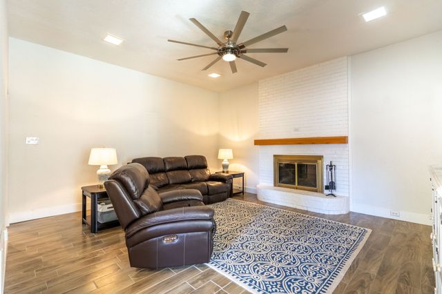 1505 Williamsburg Court, Ennis, TX 75119