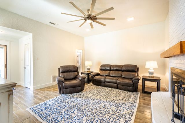 1505 Williamsburg Court, Ennis, TX 75119