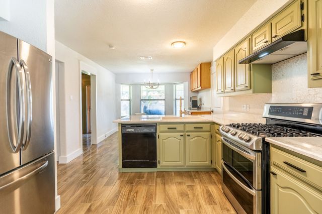 1505 Williamsburg Court, Ennis, TX 75119