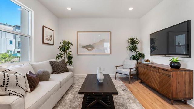 329 Ocotillo Gl, Escondido, CA 92025