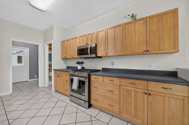 1958 Crockett Street, Sanger, TX 76266