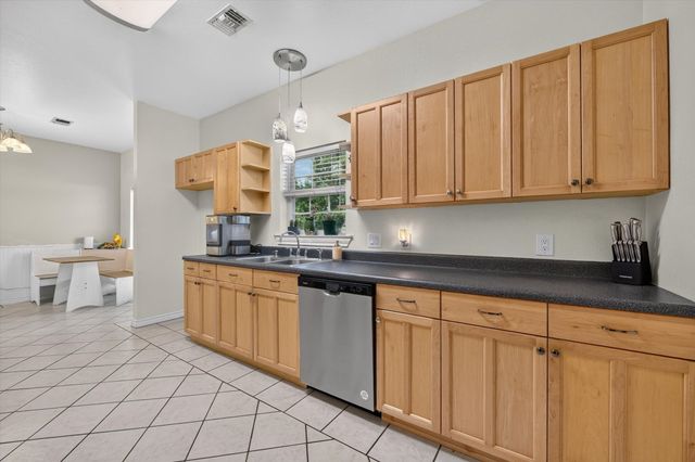 1958 Crockett Street, Sanger, TX 76266