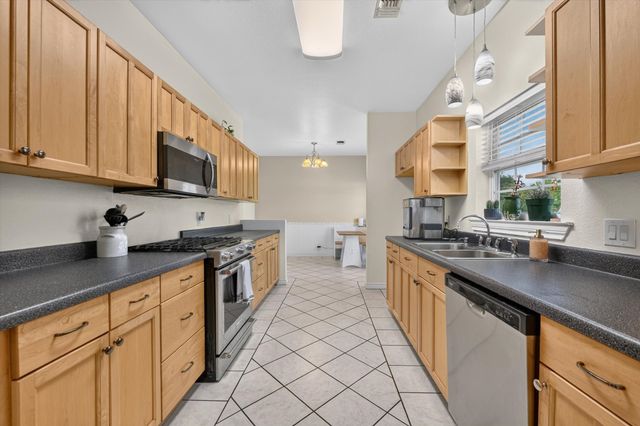 1958 Crockett Street, Sanger, TX 76266