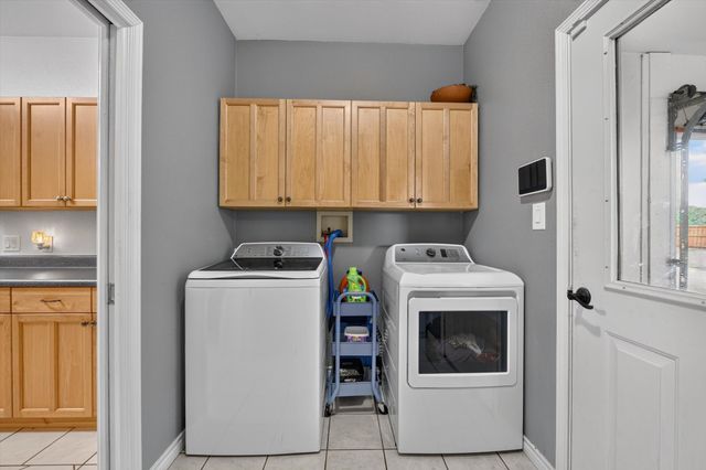 1958 Crockett Street, Sanger, TX 76266