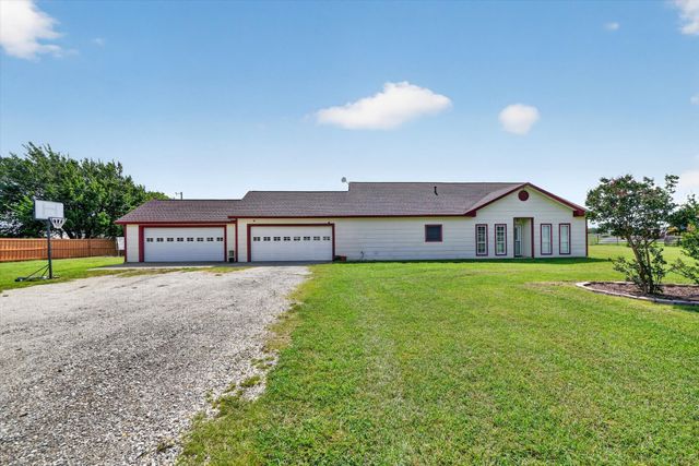 1958 Crockett Street, Sanger, TX 76266