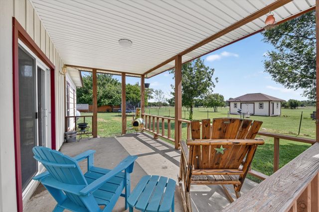 1958 Crockett Street, Sanger, TX 76266