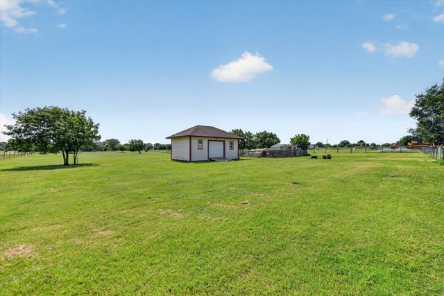 1958 Crockett Street, Sanger, TX 76266