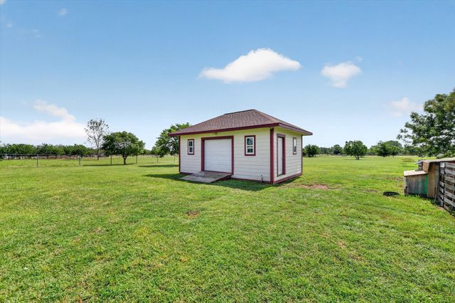 1958 Crockett Street, Sanger, TX 76266