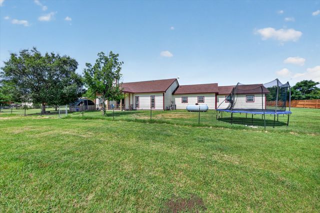 1958 Crockett Street, Sanger, TX 76266