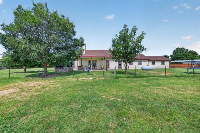 1958 Crockett Street, Sanger, TX 76266