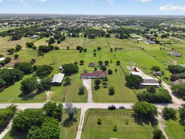 1958 Crockett Street, Sanger, TX 76266