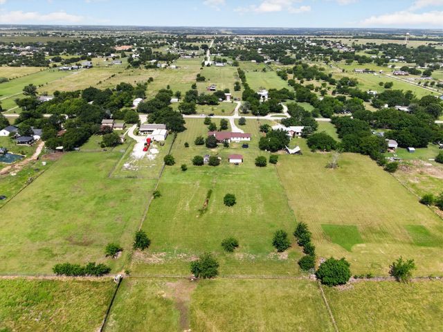 1958 Crockett Street, Sanger, TX 76266