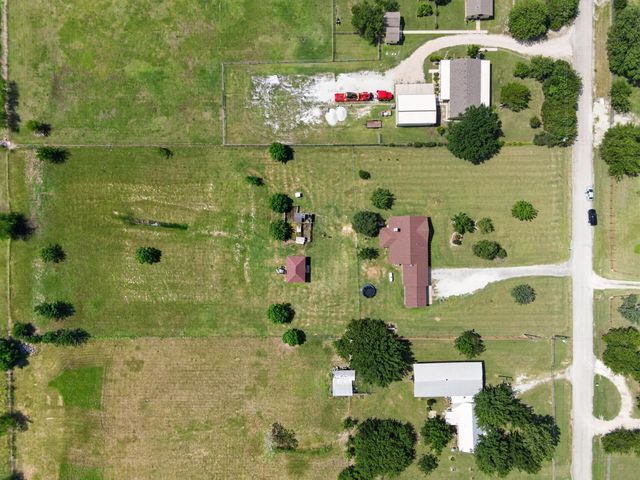1958 Crockett Street, Sanger, TX 76266