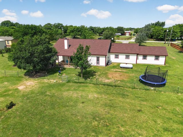 1958 Crockett Street, Sanger, TX 76266