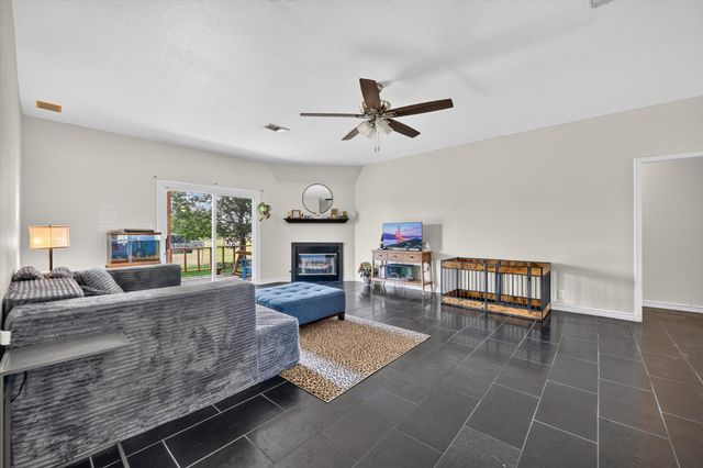 1958 Crockett Street, Sanger, TX 76266