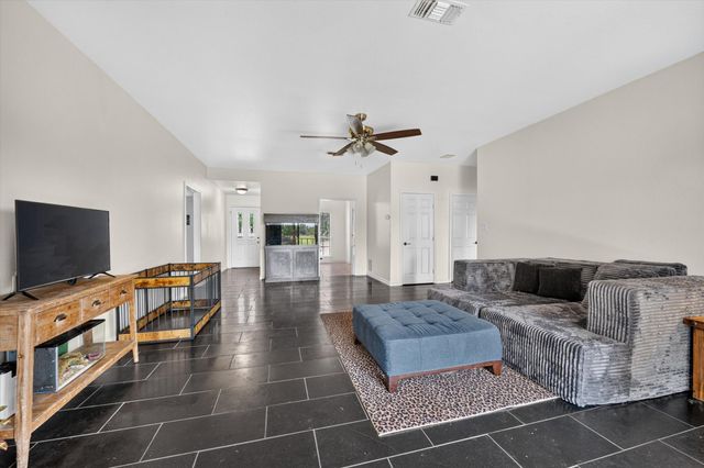 1958 Crockett Street, Sanger, TX 76266