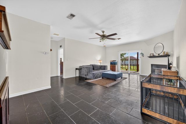 1958 Crockett Street, Sanger, TX 76266