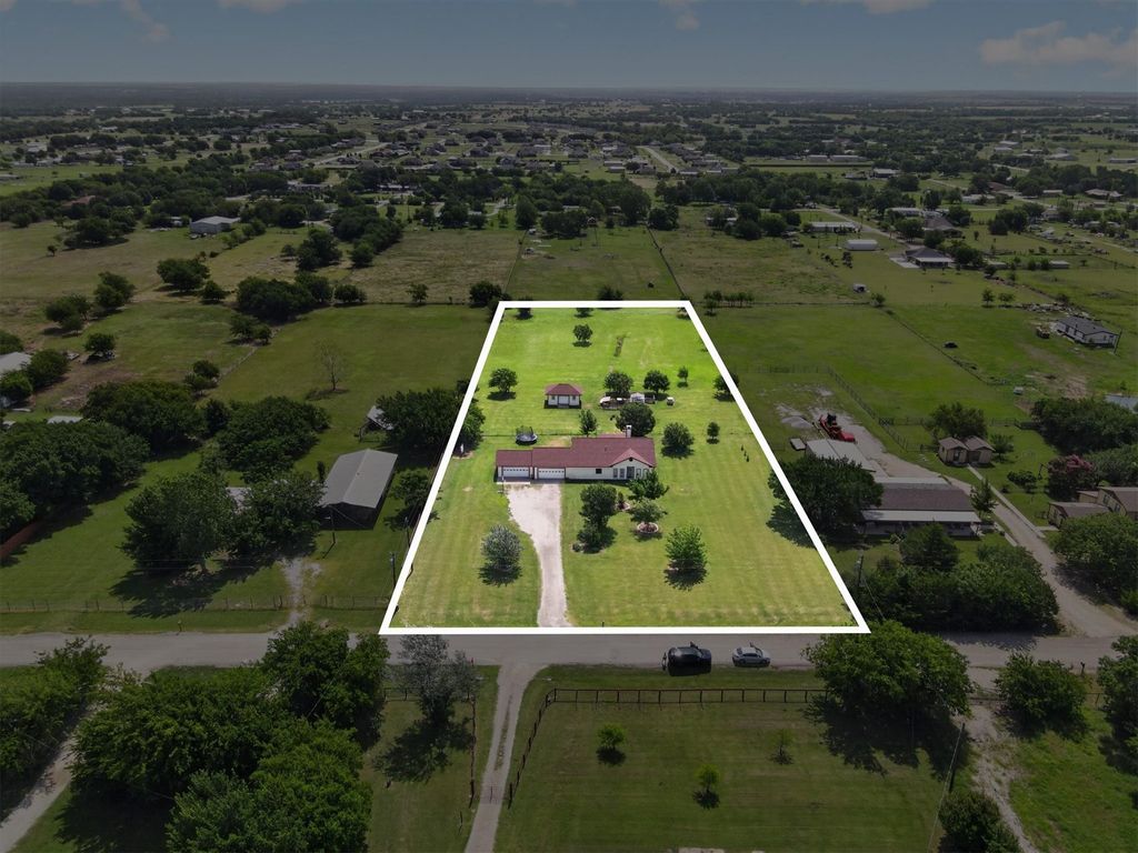 1958 Crockett Street, Sanger, TX 76266