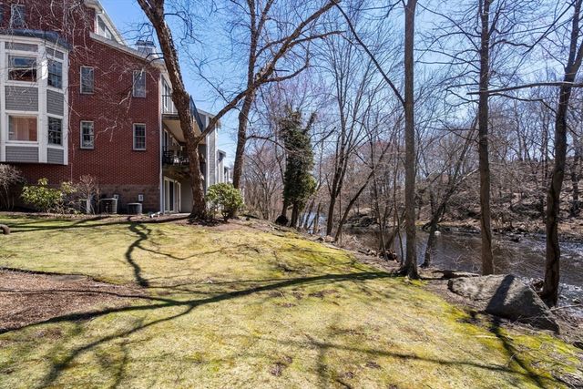 20 N Stone Mill Dr 1026, Dedham, MA 02026