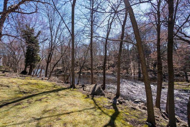 20 N Stone Mill Dr 1026, Dedham, MA 02026