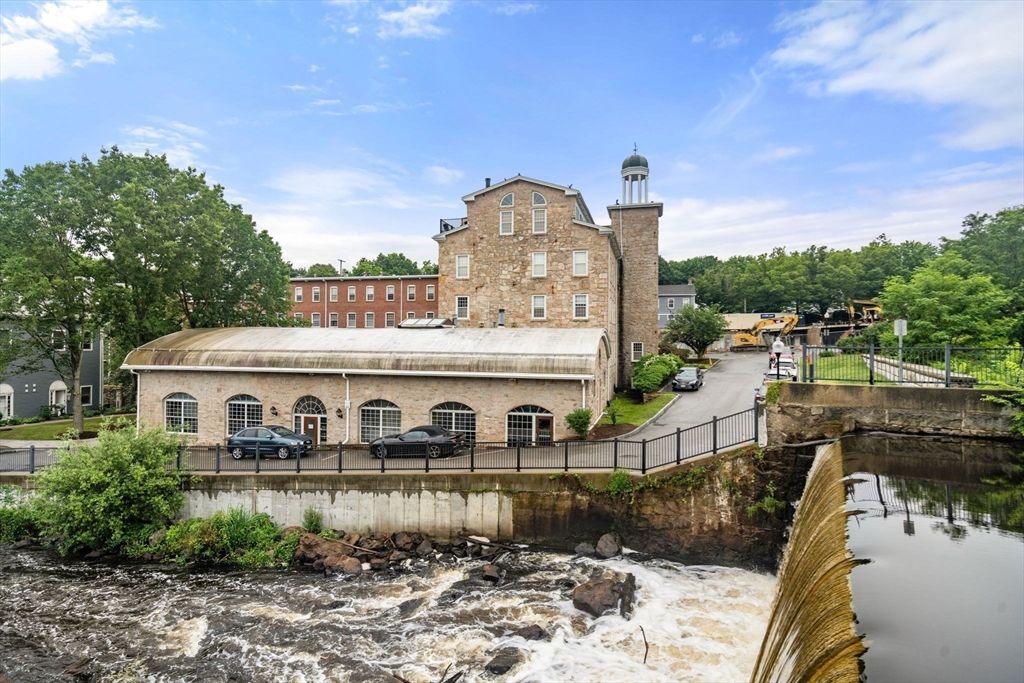 20 N Stone Mill Dr 1026, Dedham, MA 02026