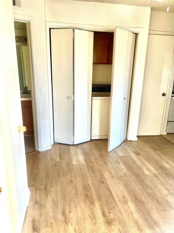 9520 Royal Lane 306, Dallas, TX 75243