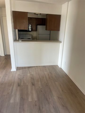 9520 Royal Lane 306, Dallas, TX 75243