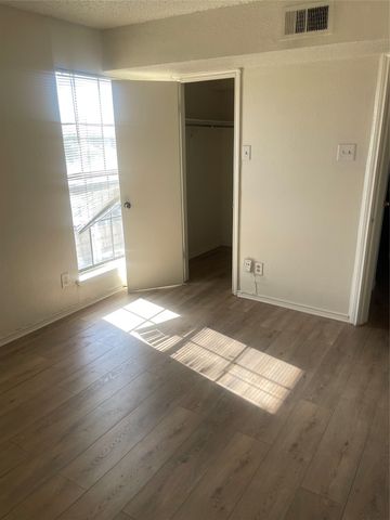 9520 Royal Lane 306, Dallas, TX 75243